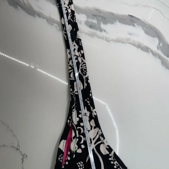 NWOT Thirty-One Vibrant Pink Tote/ Black Floral Crossbody Hobo REVERSIBLE Bag - Picture 10 of 11